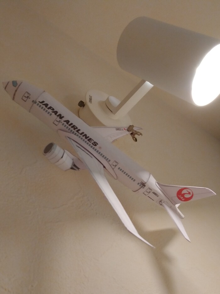 Jalのb787のペーパークラフト２機目を作ってみました