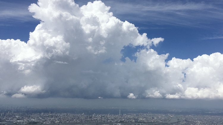 東京スカイツリーの上 雲がスゴイ