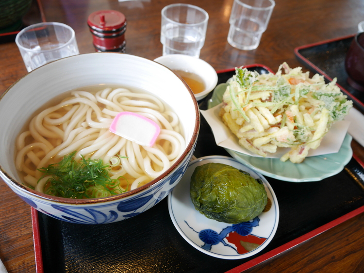 頑張れJALさん・熊野本宮大社の近くで食べた...