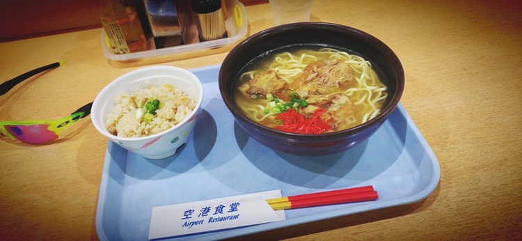 原 ちょさん 那覇空港 空港食堂の発見レポ